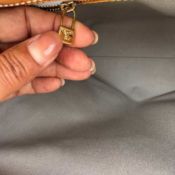 Louis Vuitton Reade Tote MM Leather Monogram Vernis Yellow Gold - Picture 13 of 17